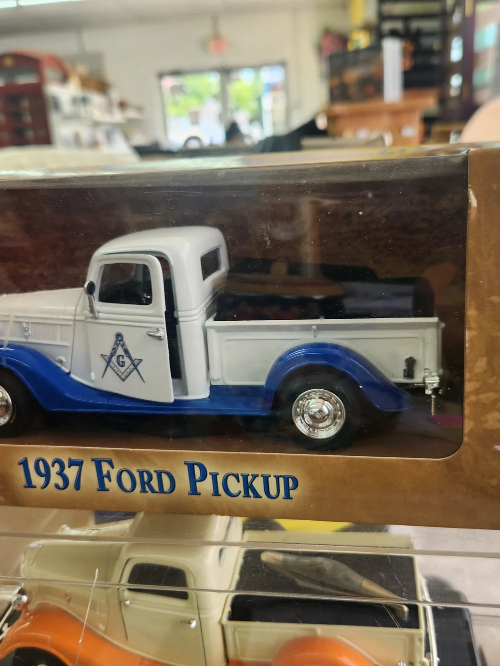 1937 Ford Pickup Diecast Truck - White and Blue
